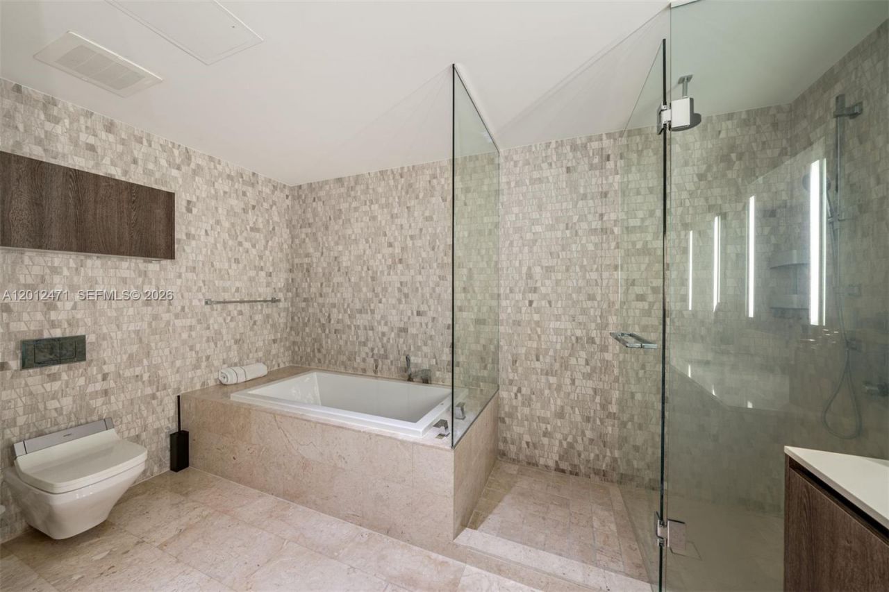68 SE 6th St, Unit 3407, Miami, FL 33131 Photo