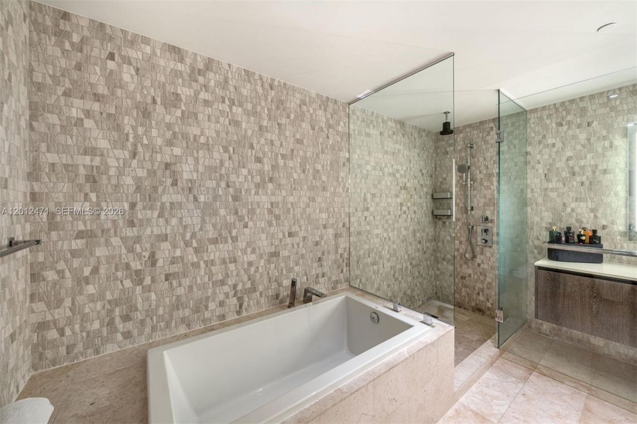 68 SE 6th St, Unit 3407, Miami, FL 33131 Photo