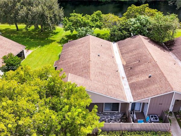 570 Woodgate Cir , Unit A, Sunrise, FL 33326