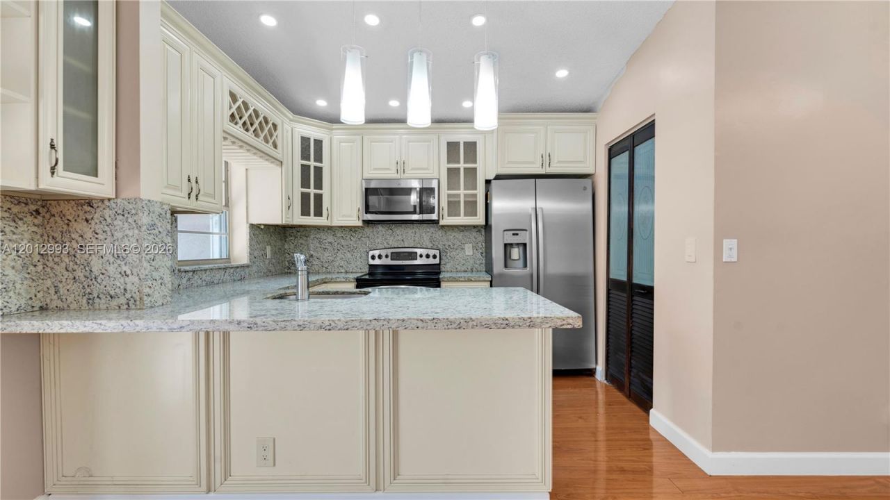 570 Woodgate Cir , Unit A, Sunrise, FL 33326 Photo