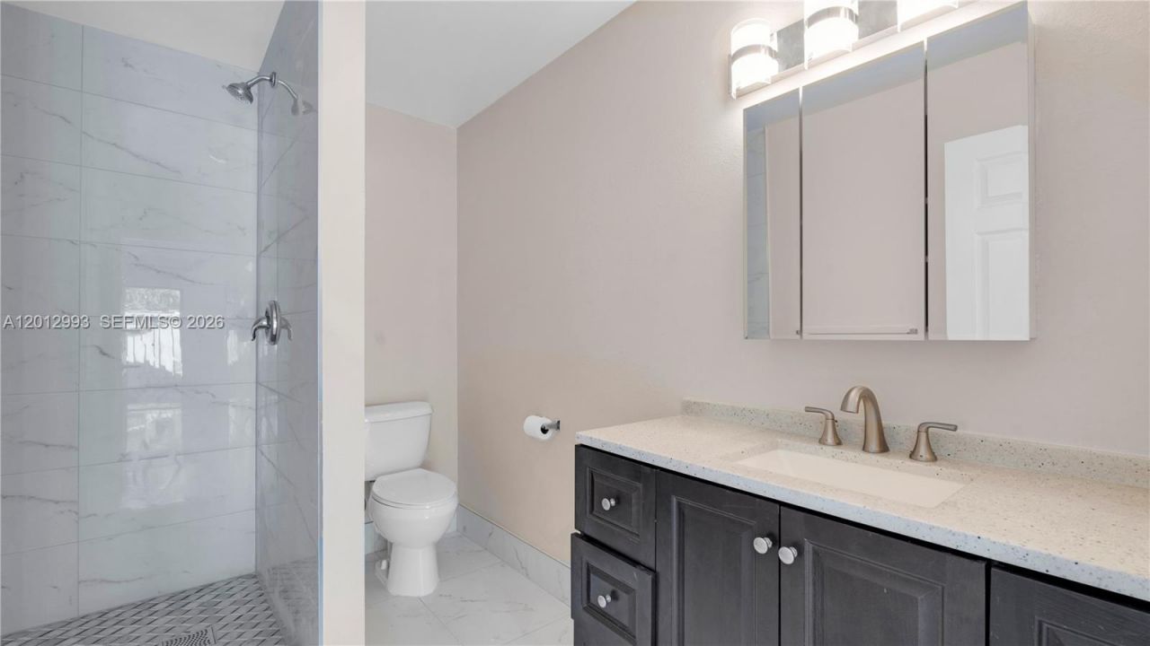 570 Woodgate Cir , Unit A, Sunrise, FL 33326 Photo