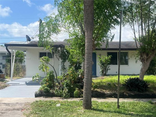 753 SW 3rd St , Dania Beach, FL 33004