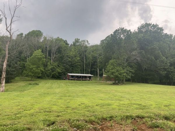 2832 New Harmony Rd , Hartsville, TN 37074