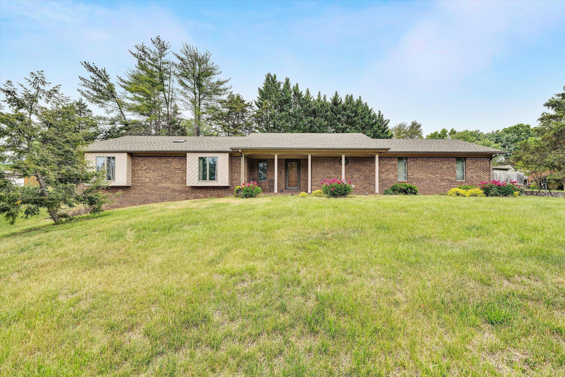 7913 Olsen Rd, Roanoke, VA 24019 Main Photo