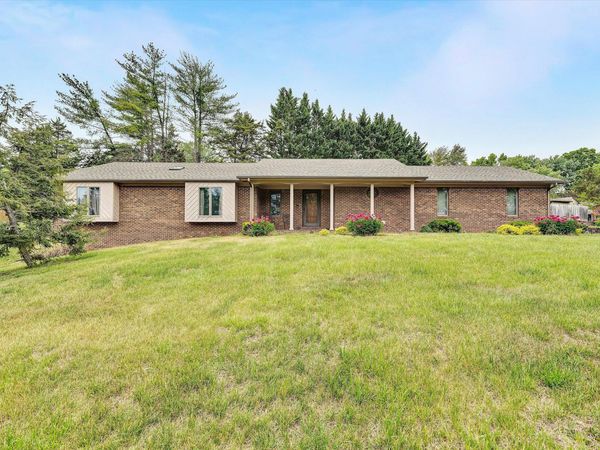 7913 Olsen RD, Roanoke, VA 24019