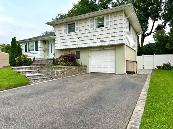 68 Jamaica Avenue , Plainview, NY 11803