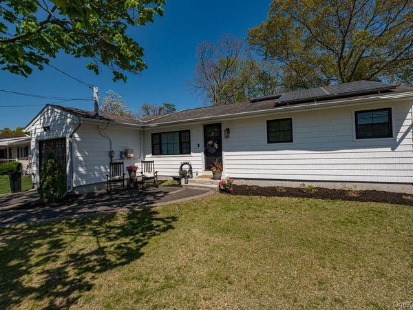 59 Serene Place , Hauppauge, NY 11788