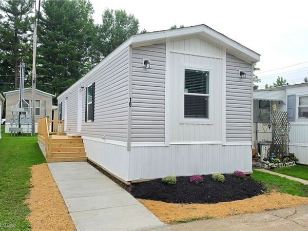 9735 Chillicothe Road, Unit 10, Kirtland, OH 44094