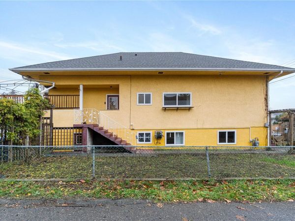 534 Nicol St , Nanaimo, BC V9R 4T7