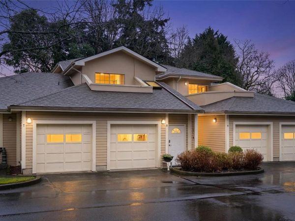 909 Admirals Rd , Unit 8, Esquimalt, BC V9A 2P1