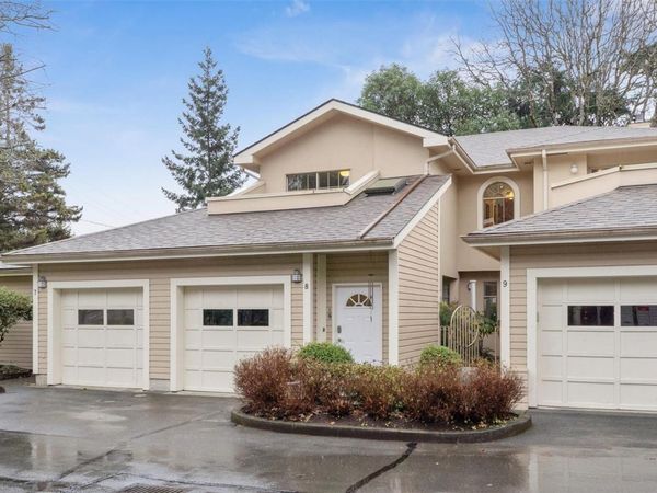 909 Admirals Rd, Unit #8, Esquimalt, BC V9A 2P1