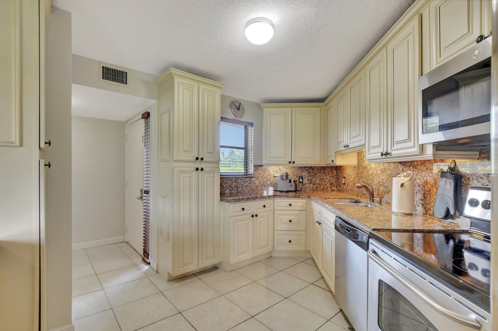 5901 Camino Del Sol, Unit 107, Boca Raton, FL 33433 Photo
