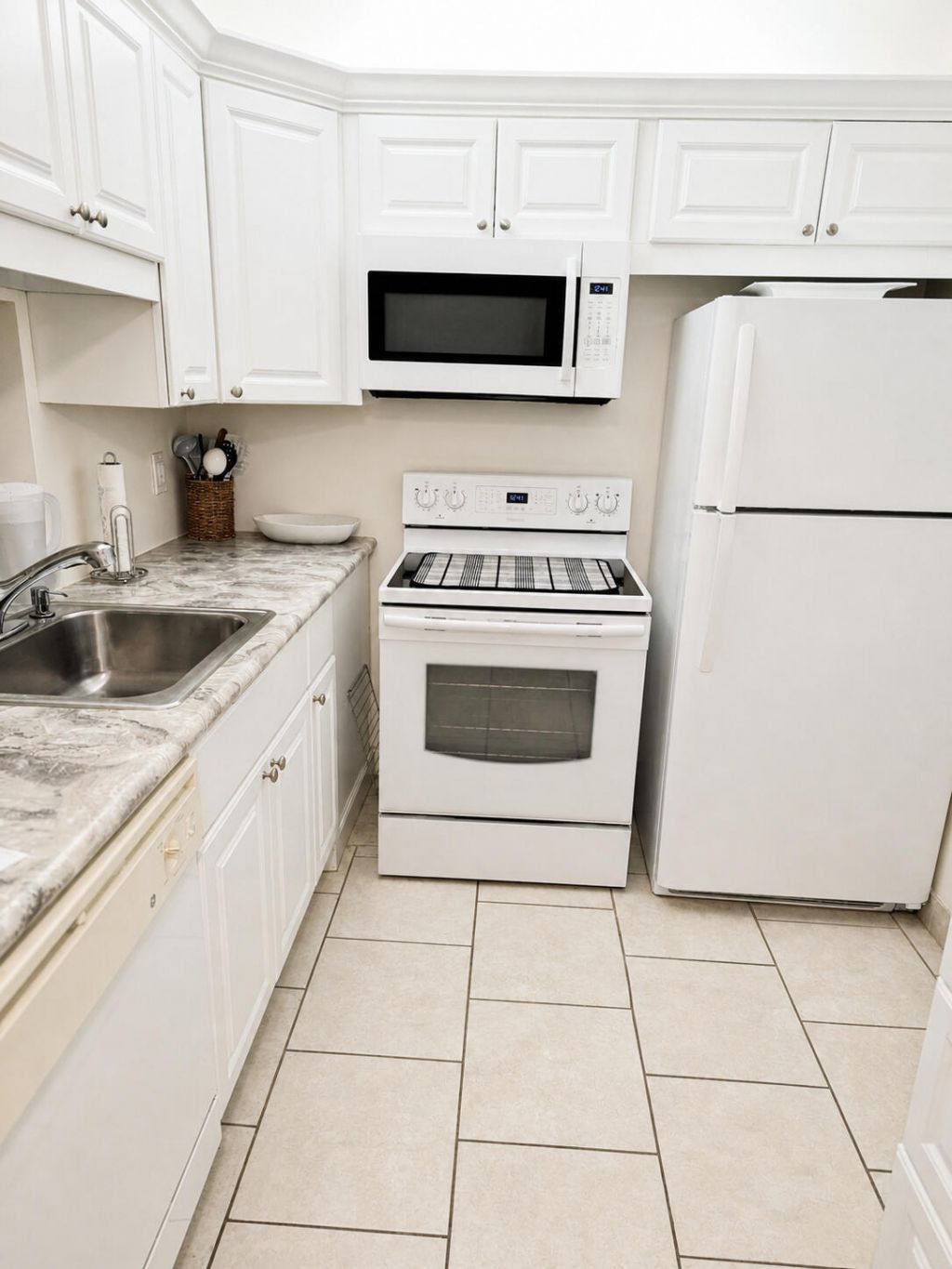 2841 Somerset Drive, Unit 107, Lauderdale Lakes, FL 33311 Photo