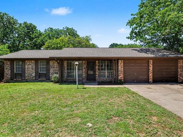 60 Somerset Terrace , Bedford, TX 76022