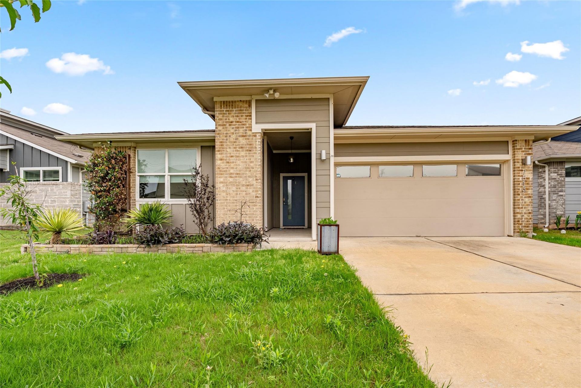 7513 Smallwood Dr, Austin, TX 78724 Main Photo