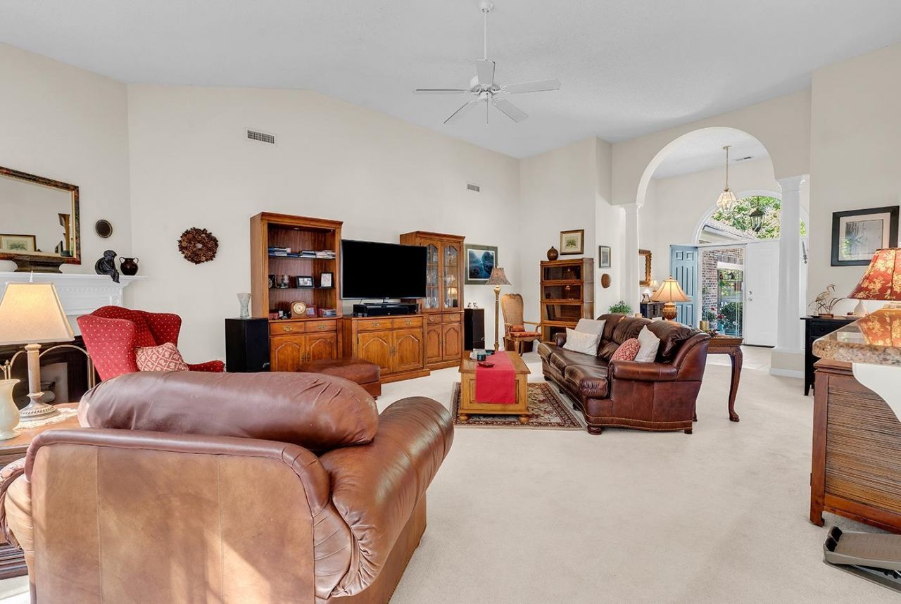 233 Deacon Dr. Photo 11