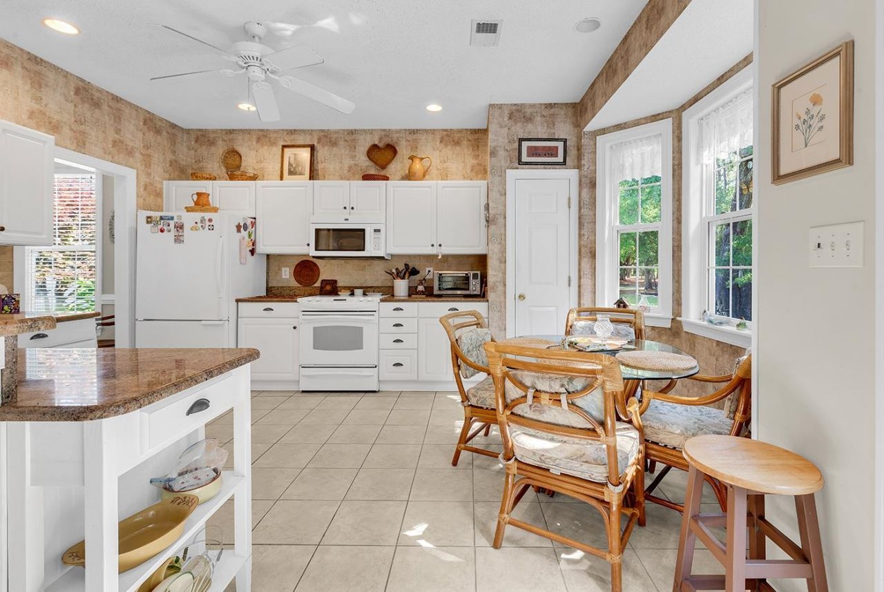 233 Deacon Dr. Photo 12