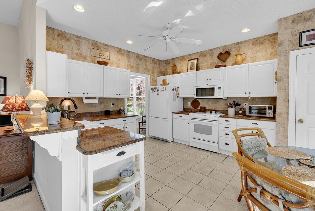 233 Deacon Dr. Photo 13
