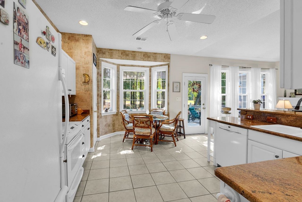233 Deacon Dr. Photo 14