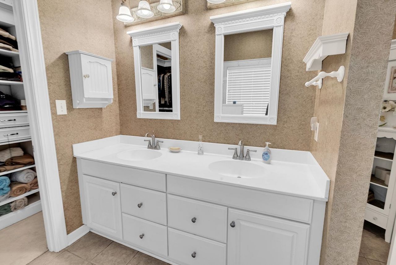 233 Deacon Dr. Photo 32