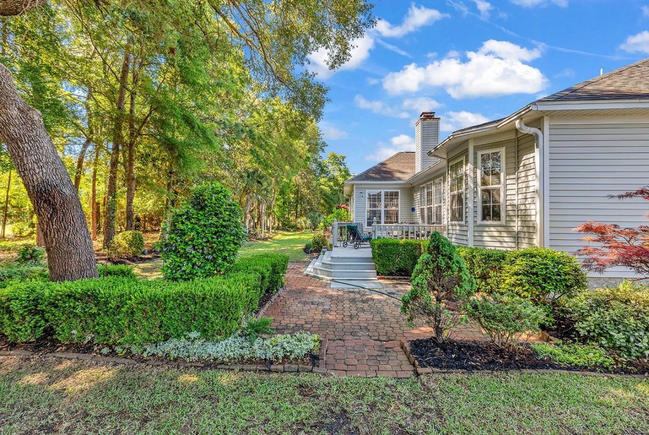 233 Deacon Dr. Photo 40