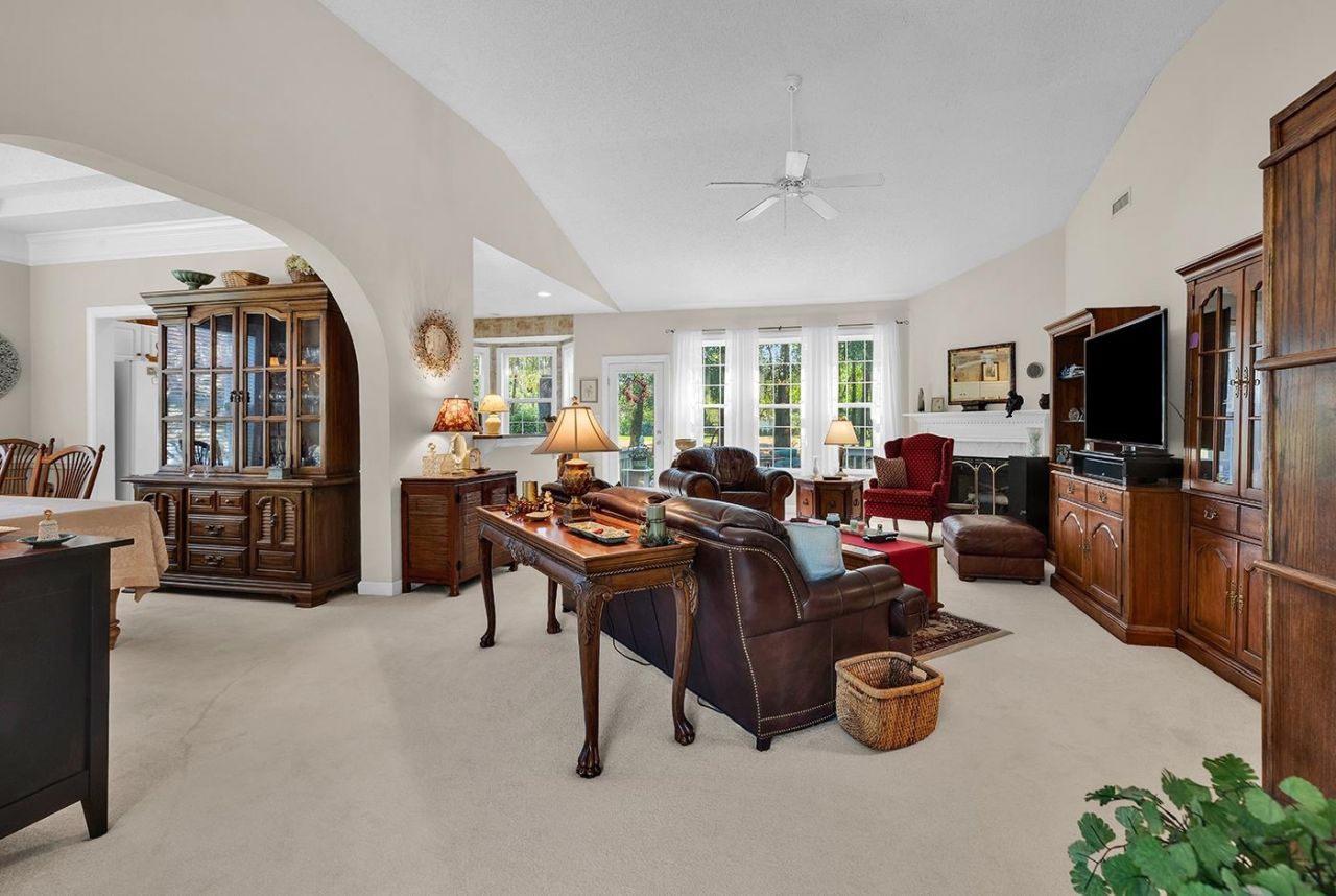 233 Deacon Dr. Photo 8