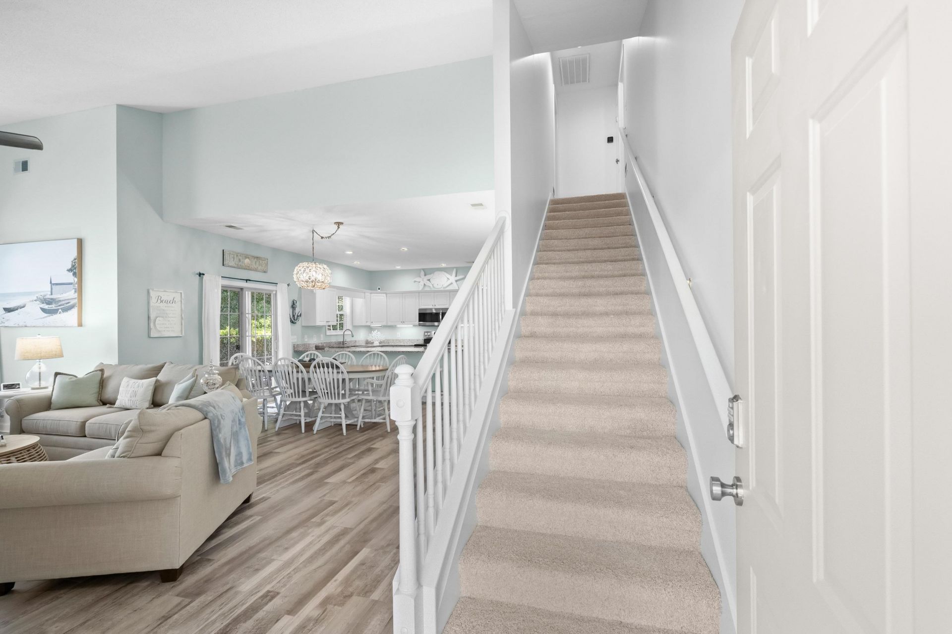 1545 Spinnaker Dr.  Photo 5