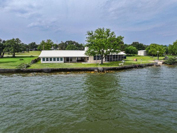 736 W Lakecrest DR, Bluffton, TX 78607