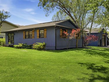 6401 Hickory Boulevard SE, Cedar Rapids, IA 52403