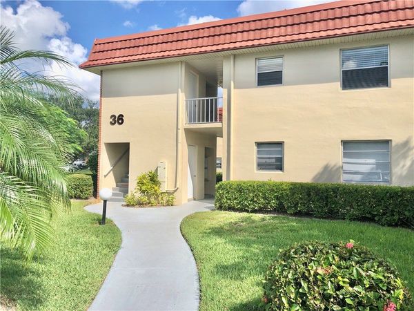 36 Pine Arbor Lane, Unit 201, Vero Beach, FL 32962