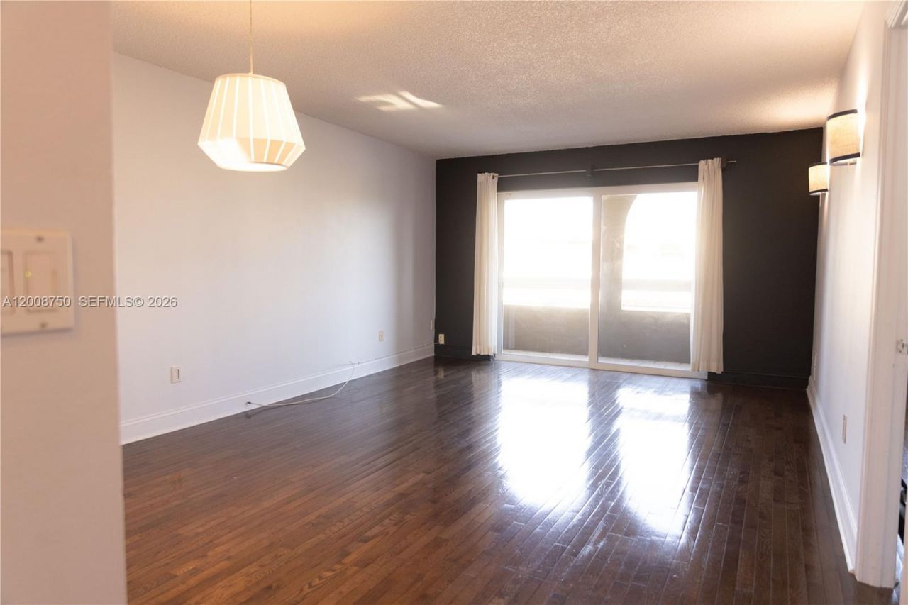 7703 Camino Real, Unit 406, Miami, FL 33143 Photo
