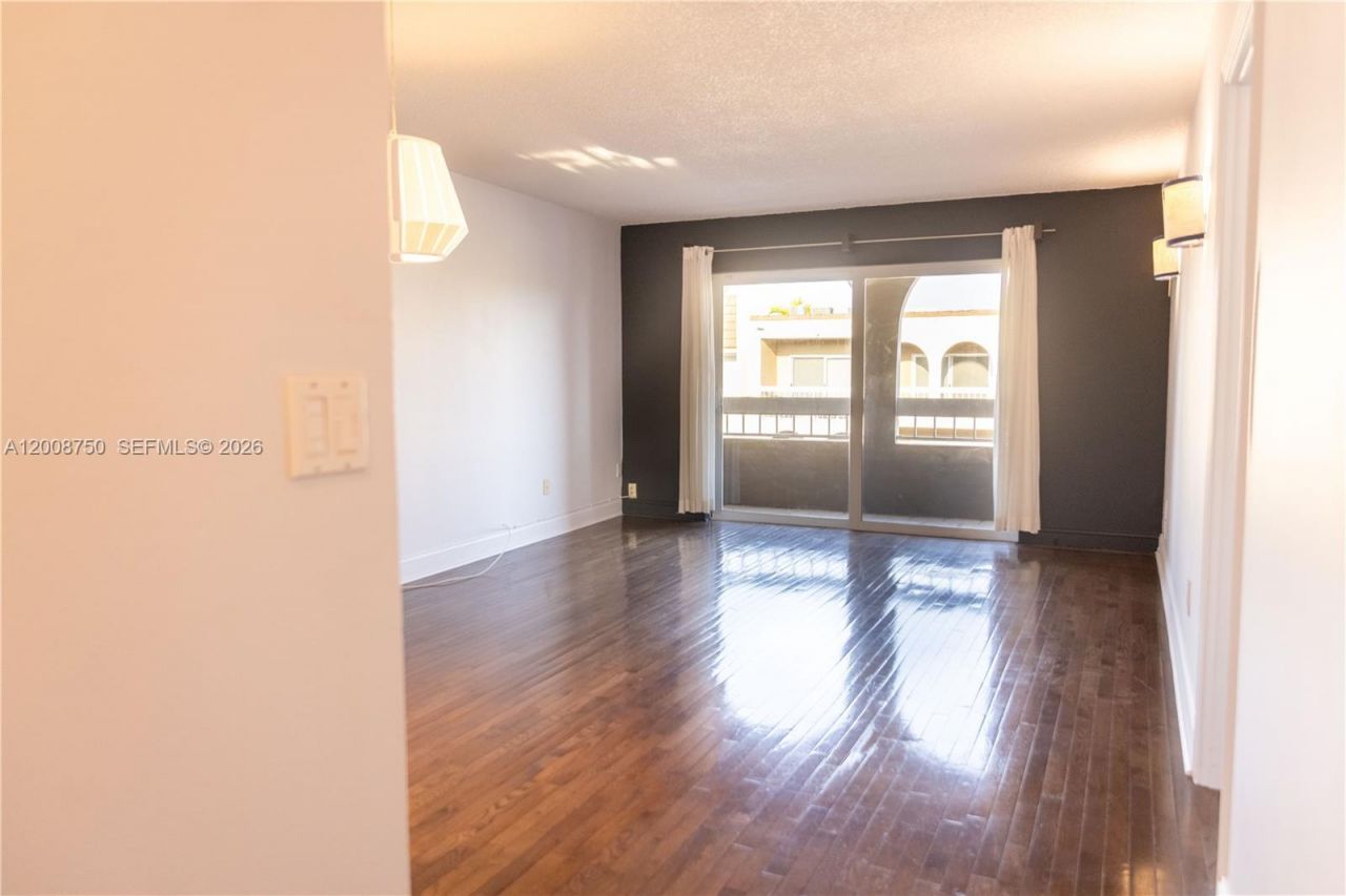 7703 Camino Real, Unit 406, Miami, FL 33143 Photo