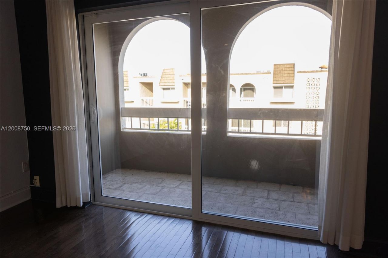 7703 Camino Real, Unit 406, Miami, FL 33143 Photo