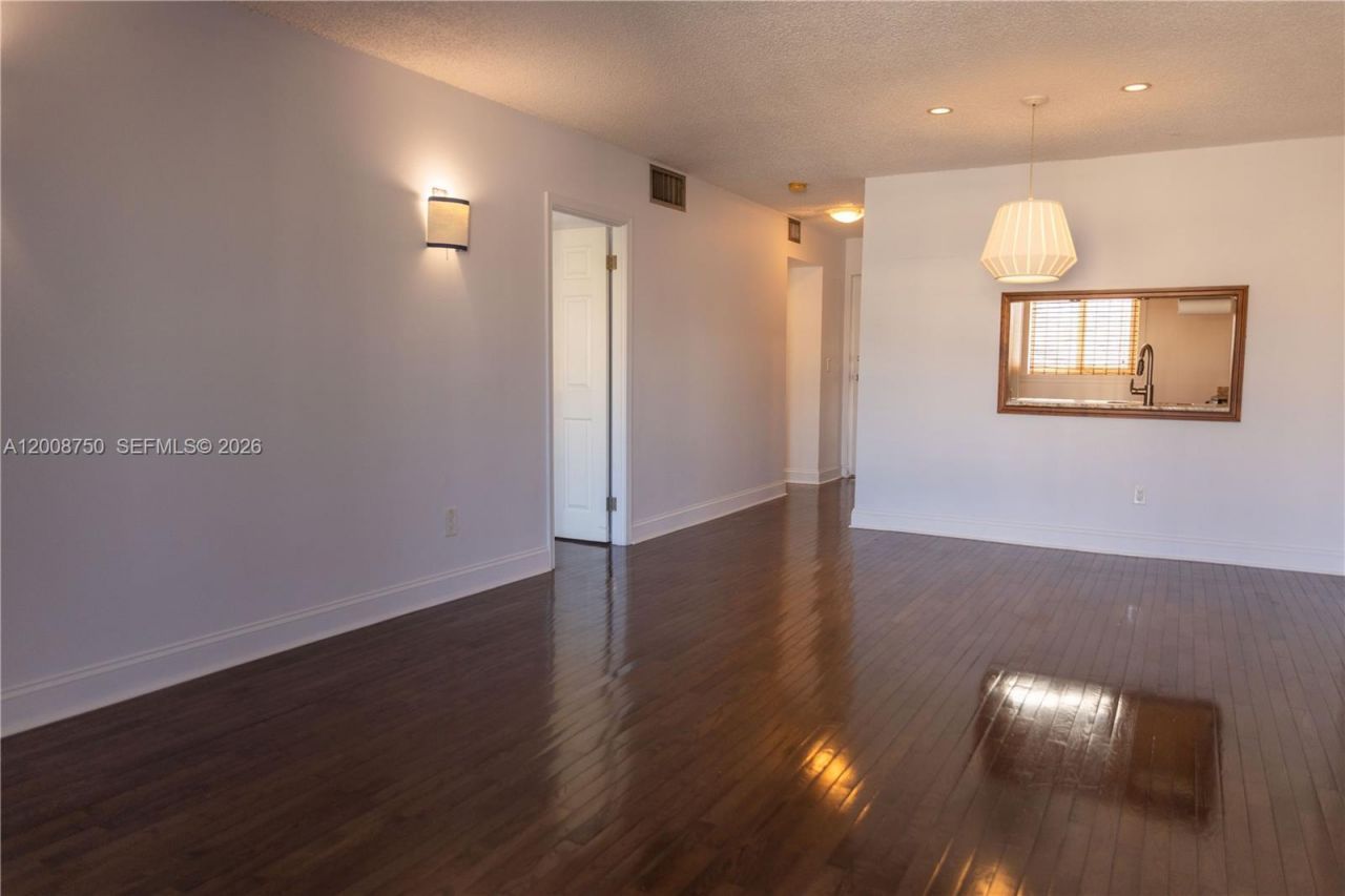 7703 Camino Real, Unit 406, Miami, FL 33143 Photo