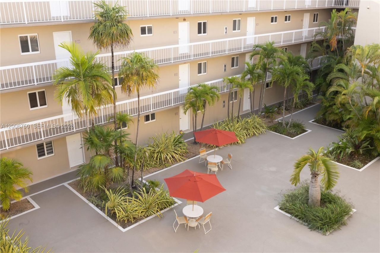 7703 Camino Real, Unit 406, Miami, FL 33143 Photo