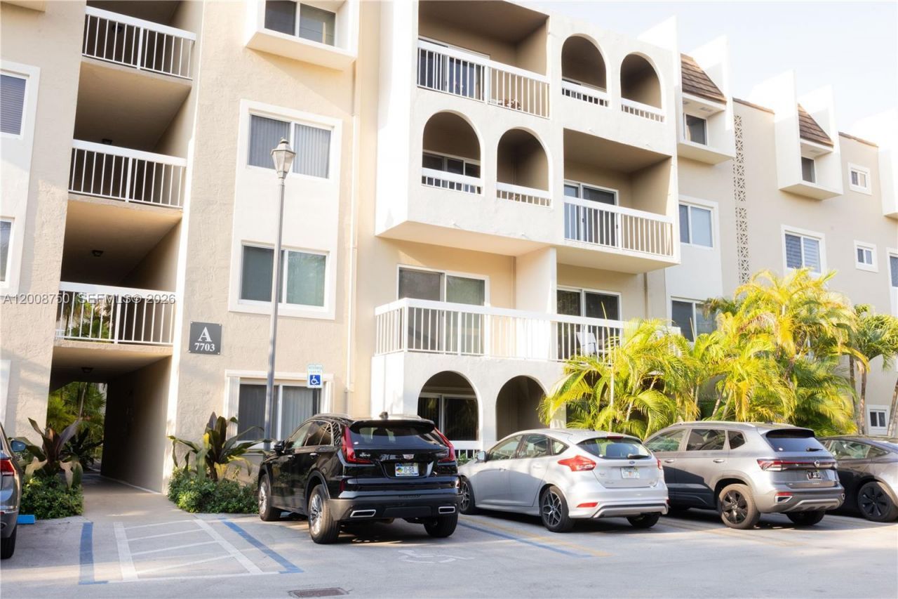 7703 Camino Real, Unit 406, Miami, FL 33143 Photo