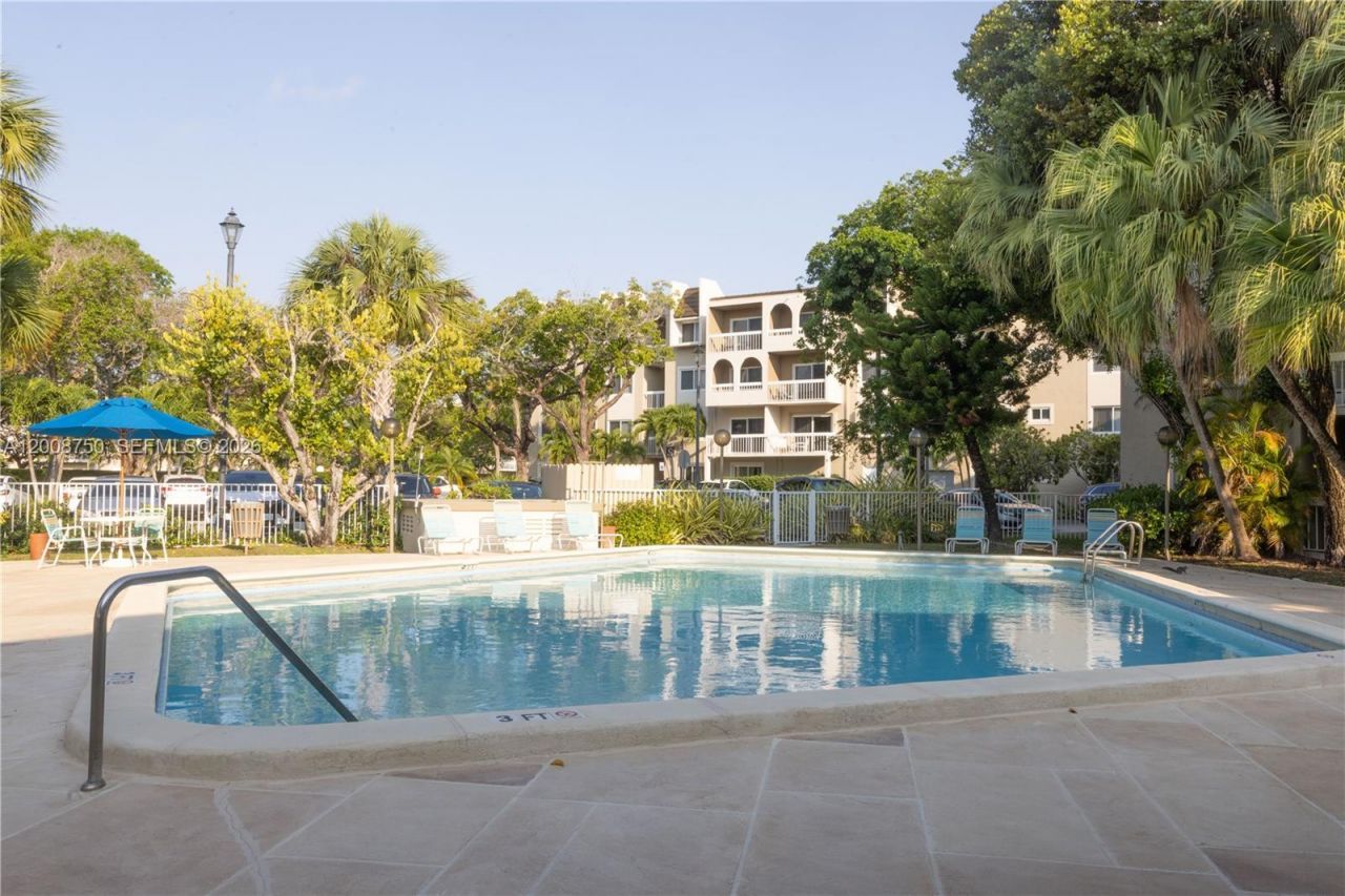 7703 Camino Real, Unit 406, Miami, FL 33143 Photo