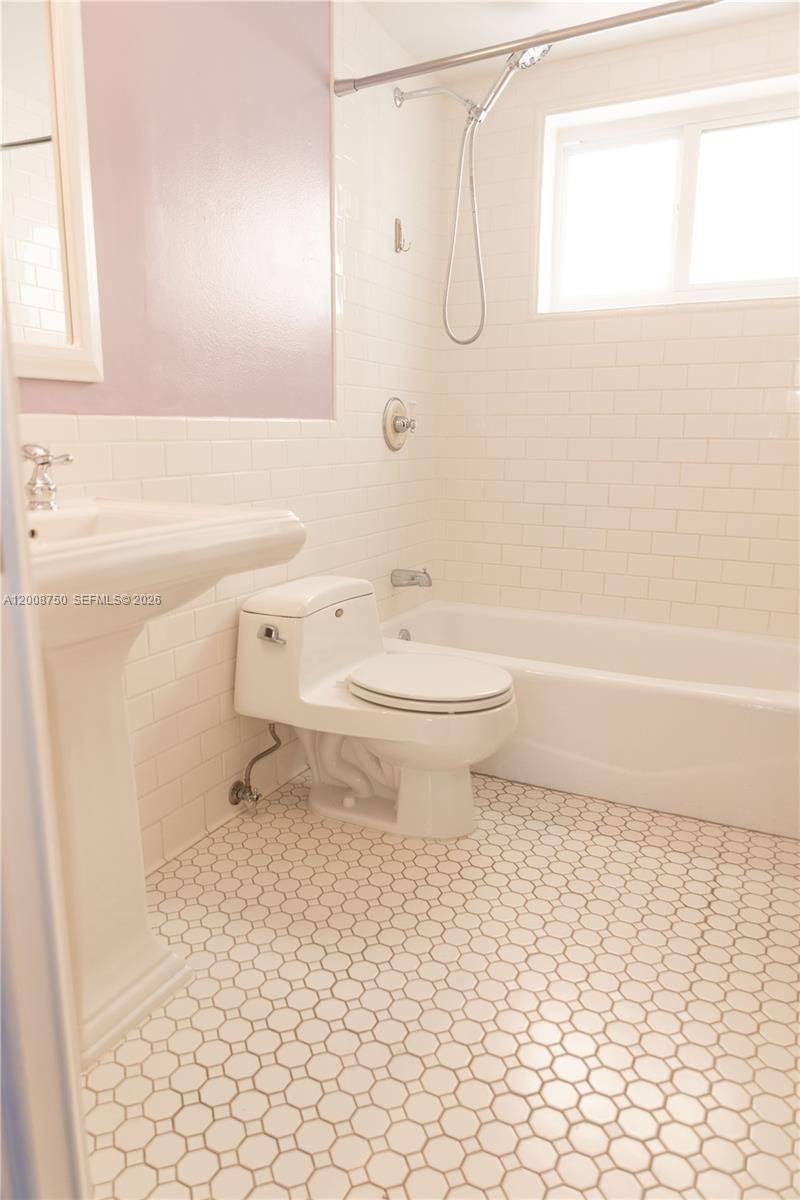 7703 Camino Real, Unit 406, Miami, FL 33143 Photo