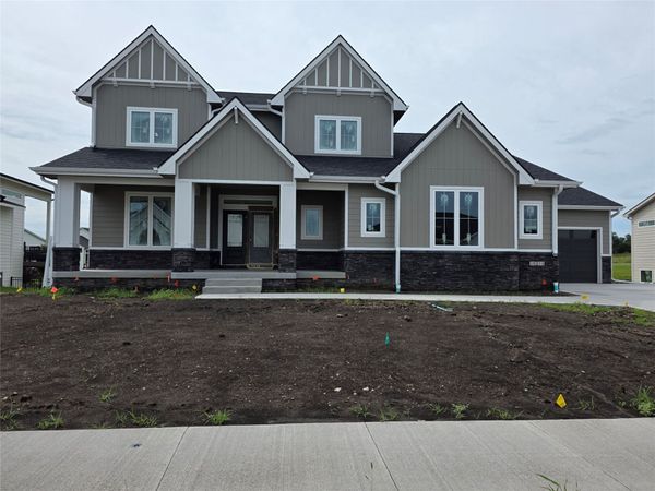 16214 Sharon Drive, Urbandale, IA 50323