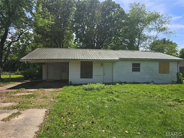 105 Adams Street , Sikeston, MO 63801