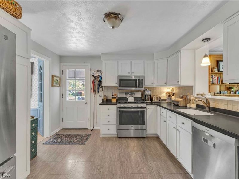 28405 Lincoln Road, Bay Village, OH 44140 Photo 11