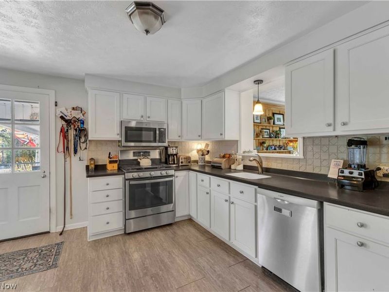 28405 Lincoln Road, Bay Village, OH 44140 Photo 12