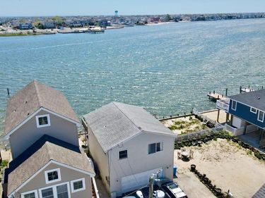 11 FOURTH STREET , MANAHAWKIN, NJ 08050