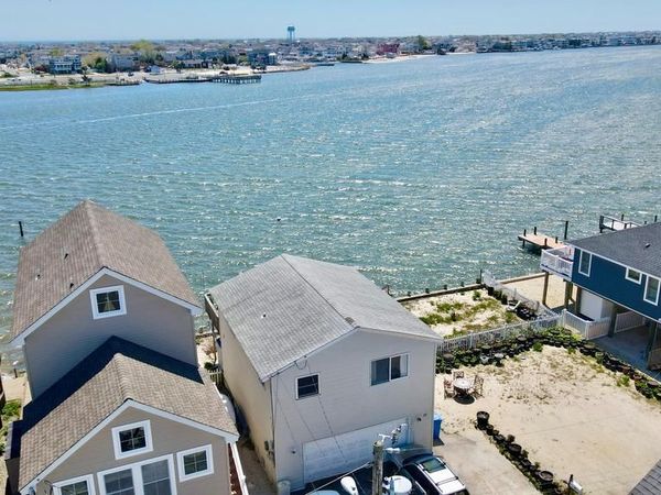 11 FOURTH STREET , MANAHAWKIN, NJ 08050