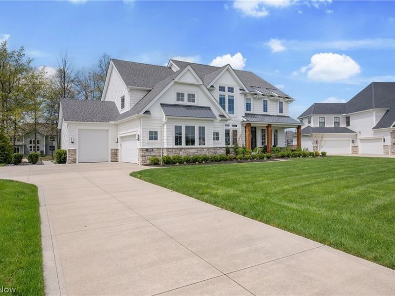 534 S Port Drive, Avon Lake, OH 44012 Photo 2
