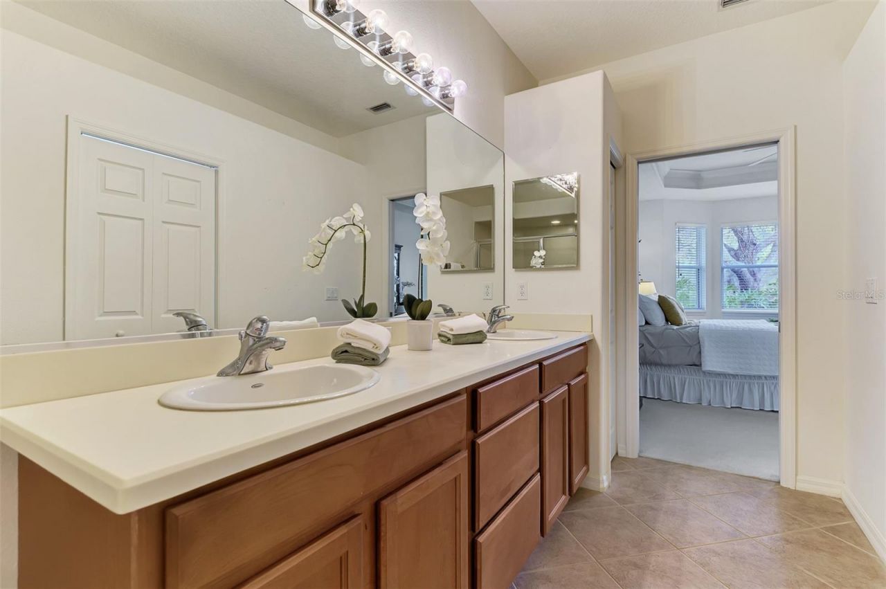9367 Carnaby Drive, Venice, FL 34293 Photo