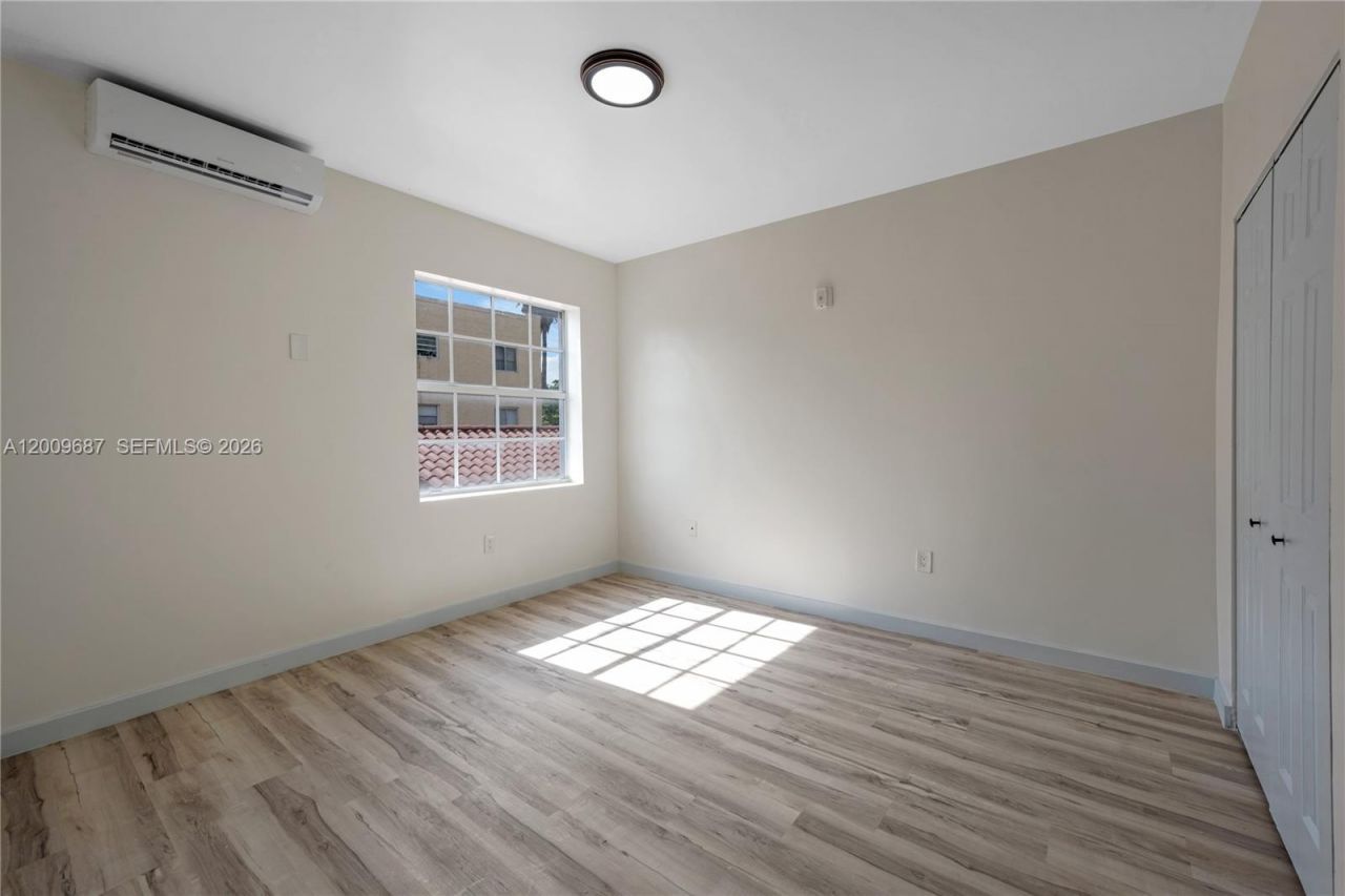 1132 NW 3rd St , Miami, FL 33128 Photo