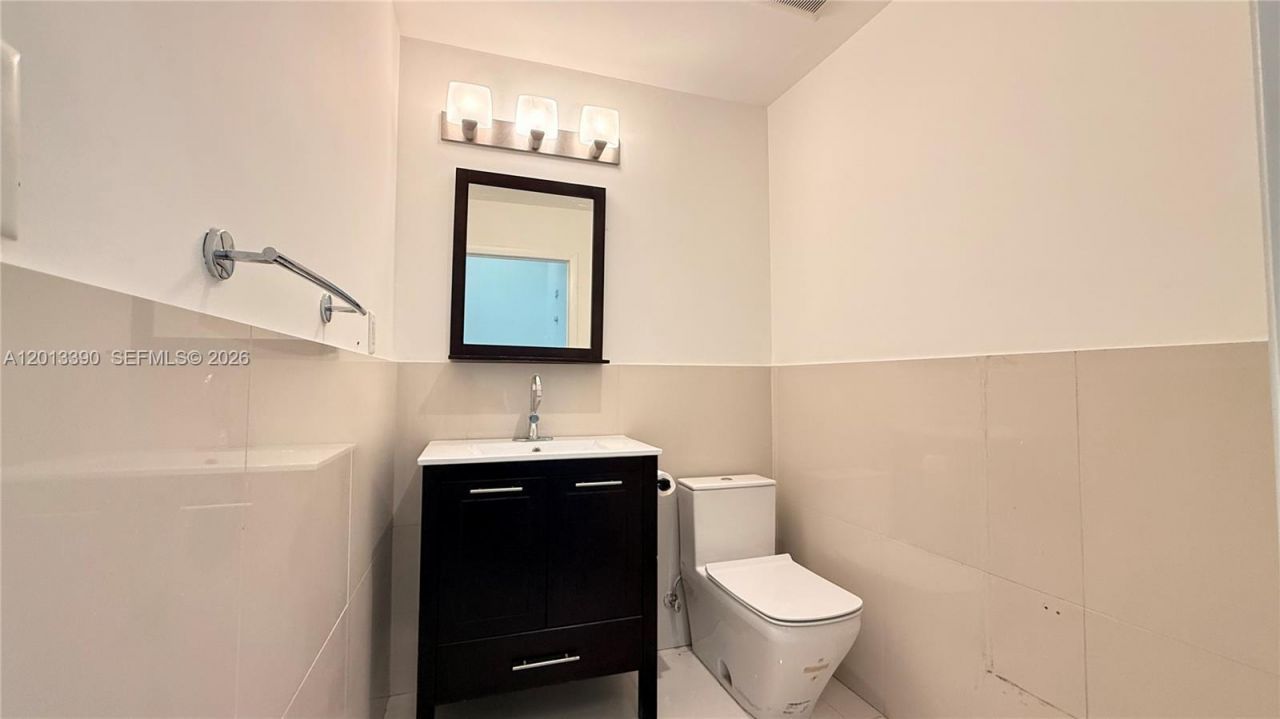8283 NW 64th St, Unit 2, Medley, FL 33166 Photo