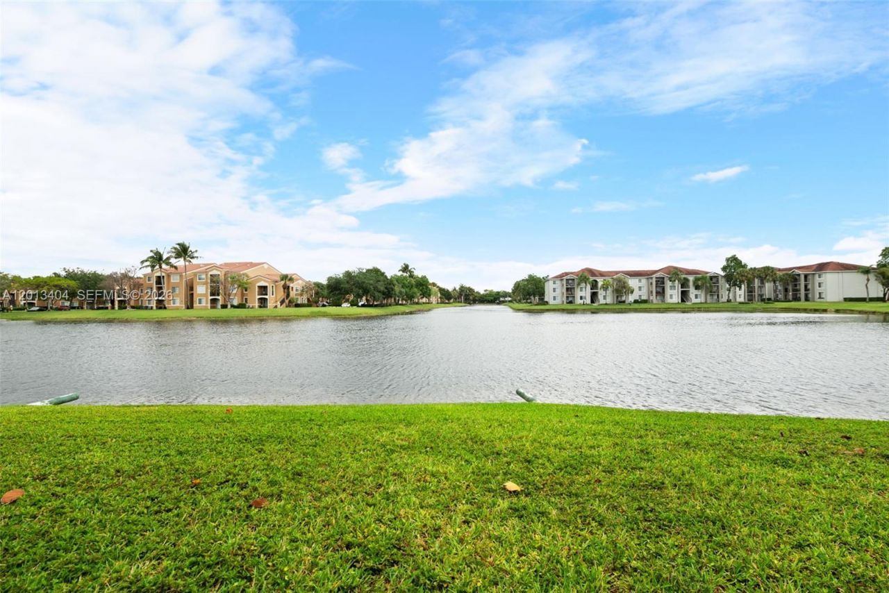7765 Yardley Dr, Unit 115, Tamarac, FL 33321 Photo