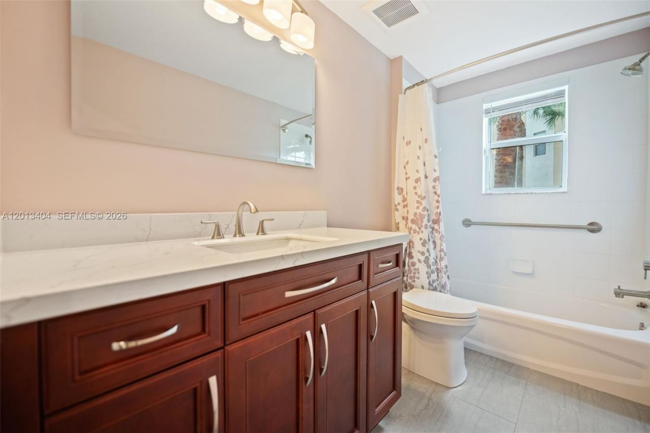 7765 Yardley Dr, Unit 115, Tamarac, FL 33321 Photo